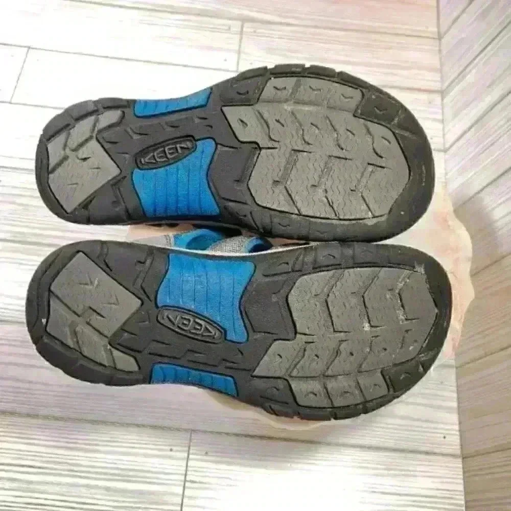 Keen Newport H2 Sandals Waterproof kids closed-toe sandal blue/grey youth size 5